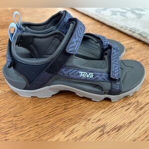 Teva adjustable sandals in youth size 6.